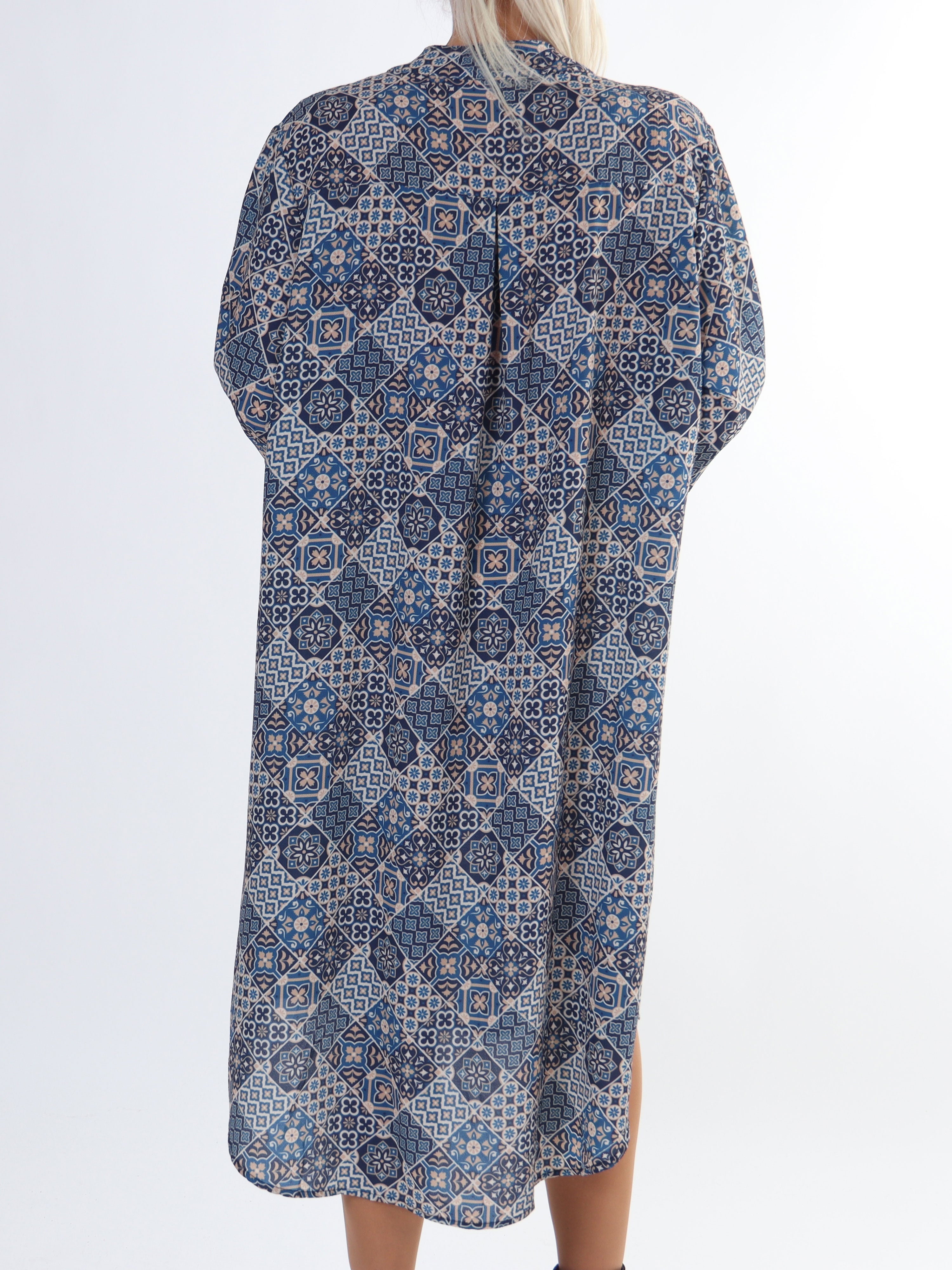 Vanesa Mosaic Long - Mönstrad plus size klänning